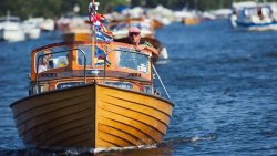 Bittan paraderar på båtklubbarnas dag